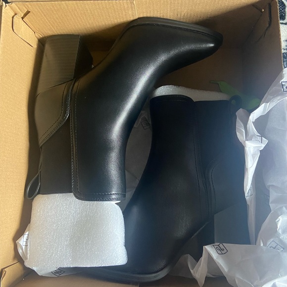 Call It Spring - “Liza” High heel chelsea booties - Block heel. VEGAN. Size 6 - Picture 9 of 13